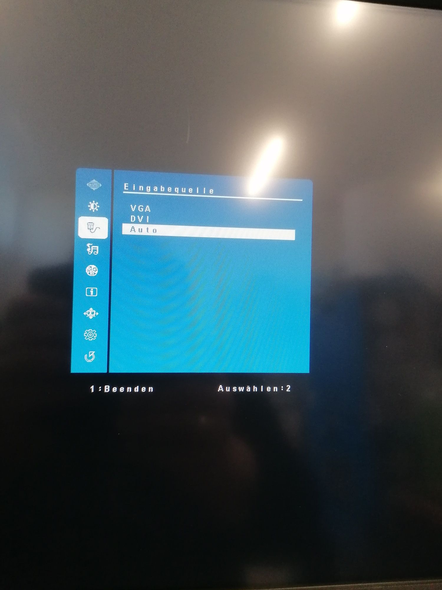 Monitor sklepowy dotykowy