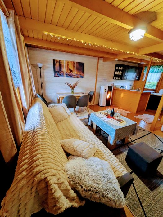 Chatka Nad Stawami –  domek nad wodą, wśród łąk gór, stawów i lasów,