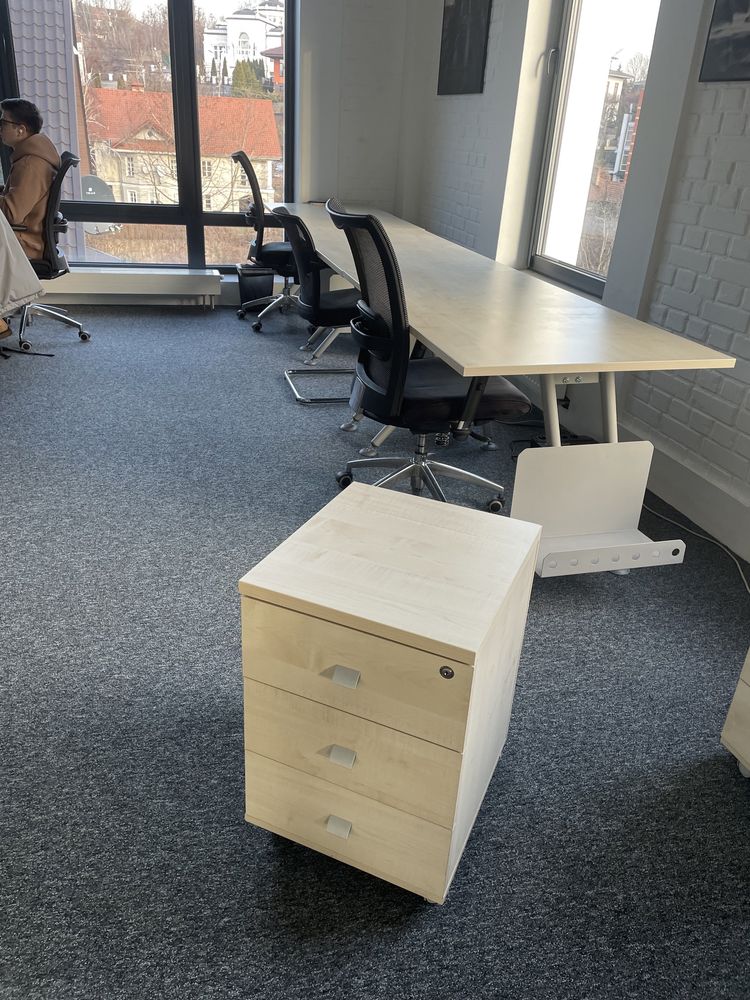 Меблі офісні Merx (стіл офісний, стільці на коліщатках, тумба, шафа)