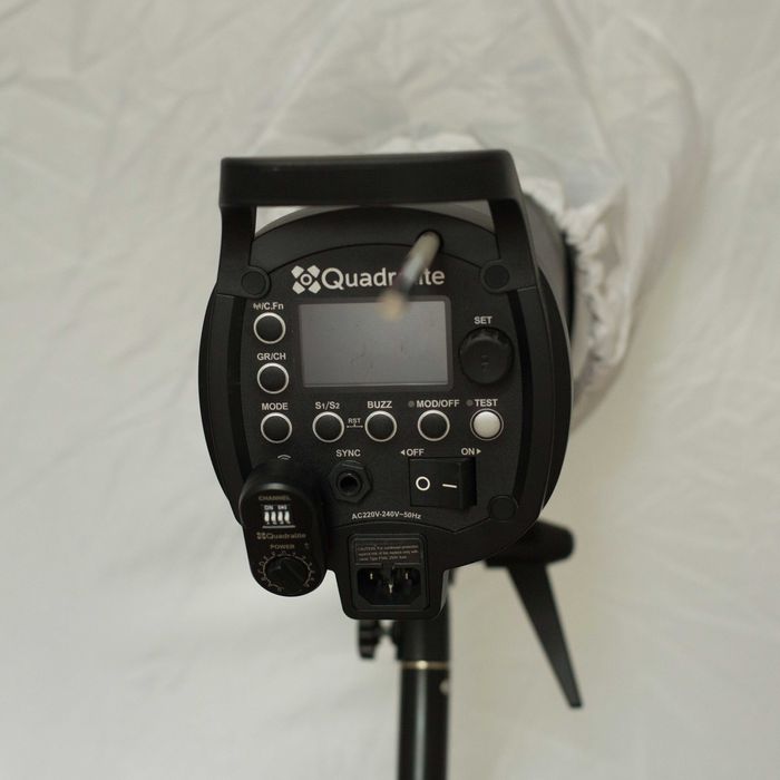 Lampa błyskowa Quadralite Pulse Pro X 400 + Stroboss Navigator