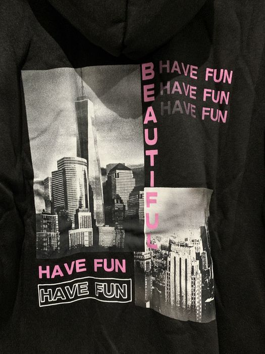 Czarna bluza z kapturem przód czarny, tył grafika z napisami 46 nowa