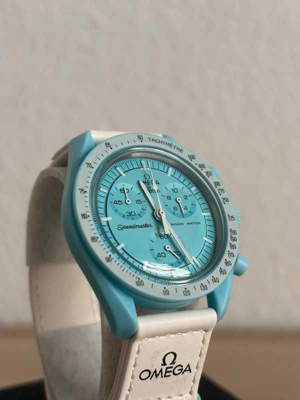 Omega x Swatch Moonswatch - SO33L100 - Mission To Uranus