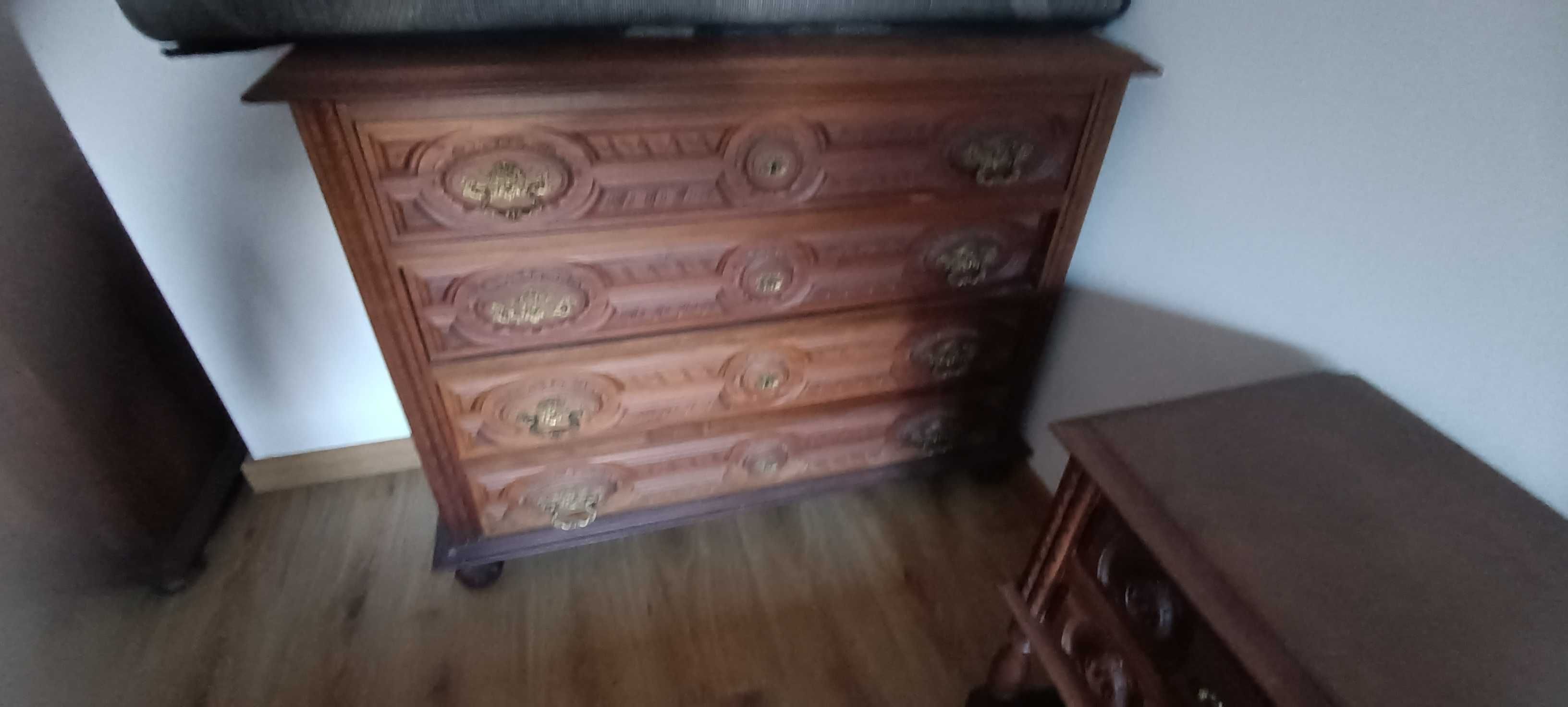 Mobília de quarto antiga em carvalho