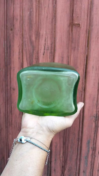 Garrafa Decorativa em Vidro Fosco Verde com Flores e Tampa em Madeira