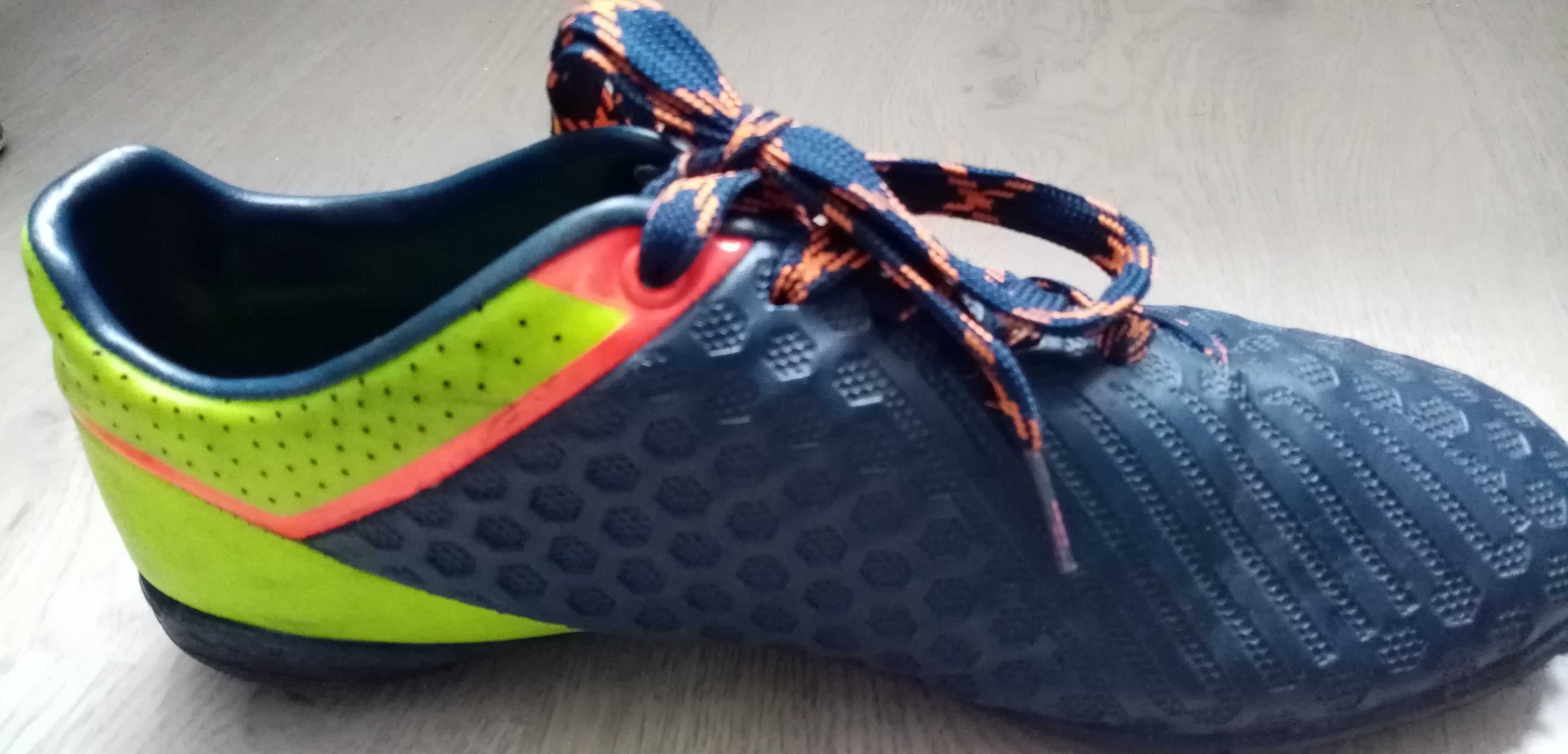 Buty chłopięce turfy