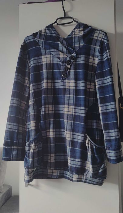 Sweterek bluza z kapturem