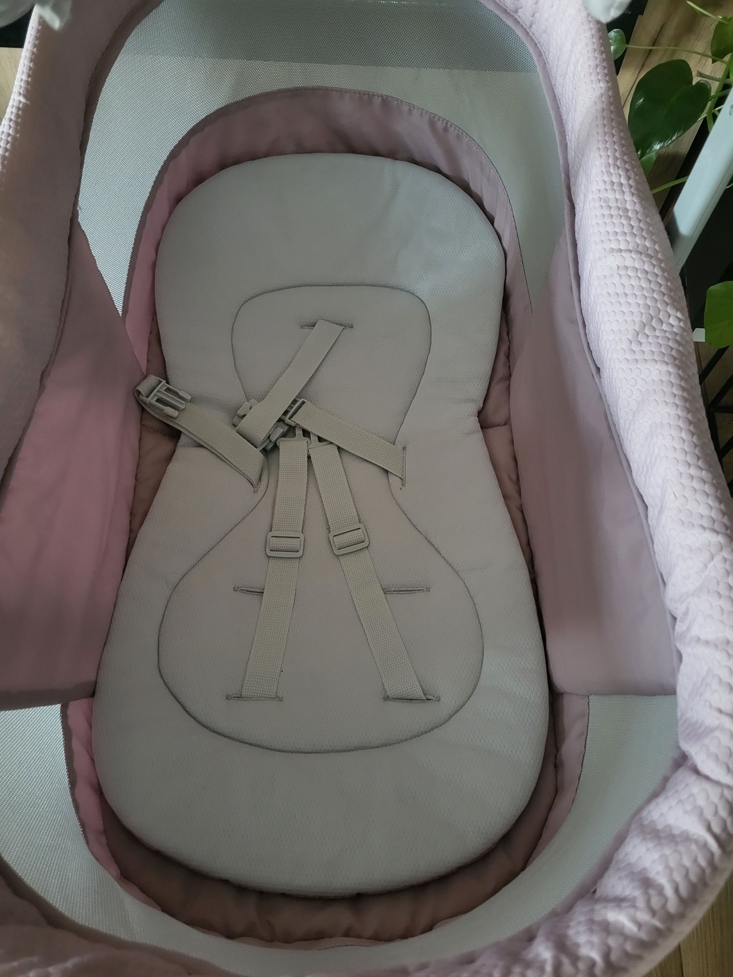 Sprzedam łóżeczko Chicco Baby Hug Air 4w1 różowe. Piękne!