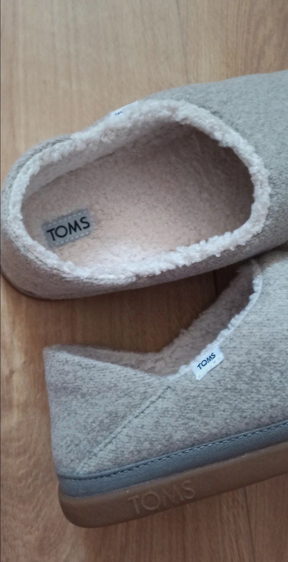 Kapcie TOMS wygodne obuwie domowe