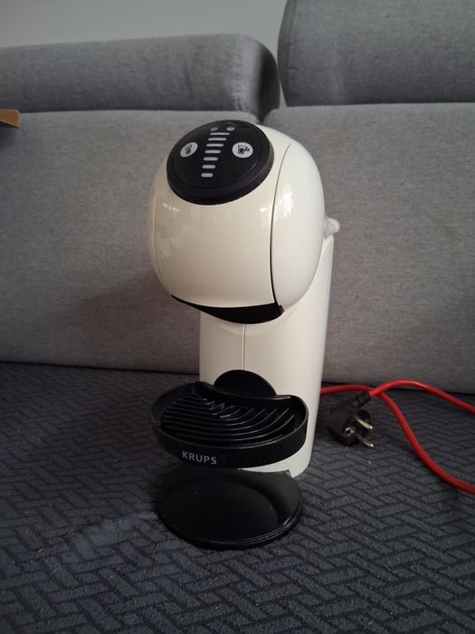 Ekspres na kapsułki NESCAFÉ Dolce Gusto GENIO S KP240