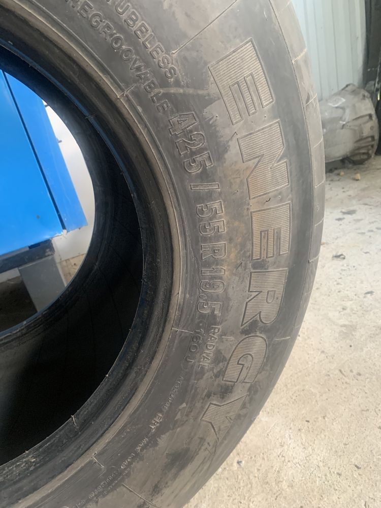 Шинa Michelin R19,5