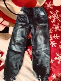 Spodnie jeansy modne dla dziewczynki ze ściągaczami rozm 110