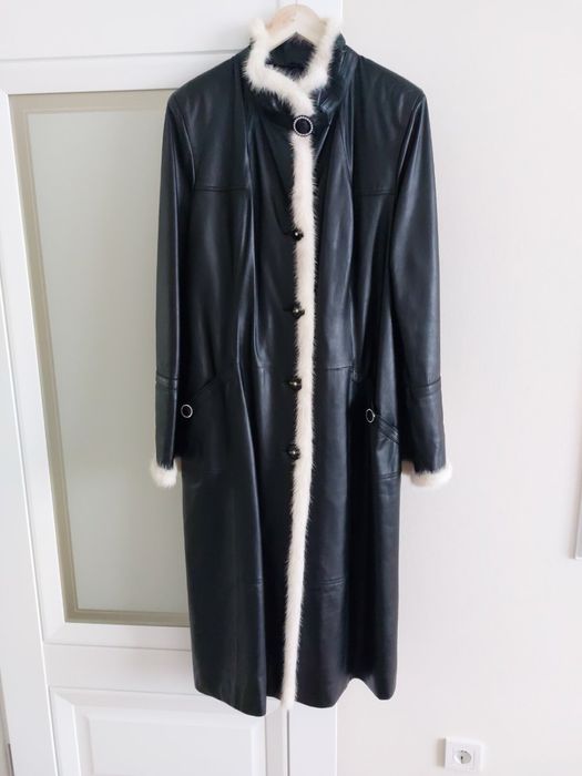 Шкиряний плащ з норкою