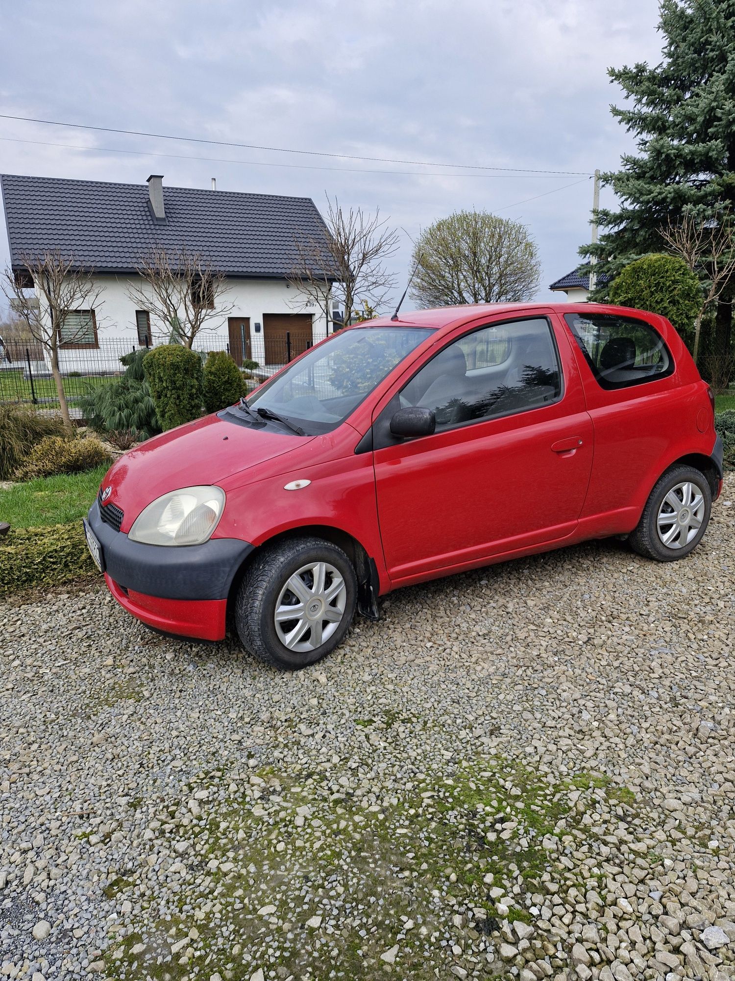 TOYOTA YARIS 1.0 benzyna  2000r