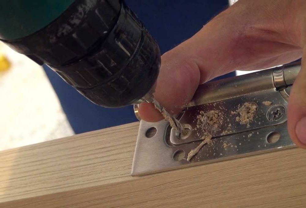 Встановлення міжкімнатних та вхідних дверей. Регулювання вікон, дверей