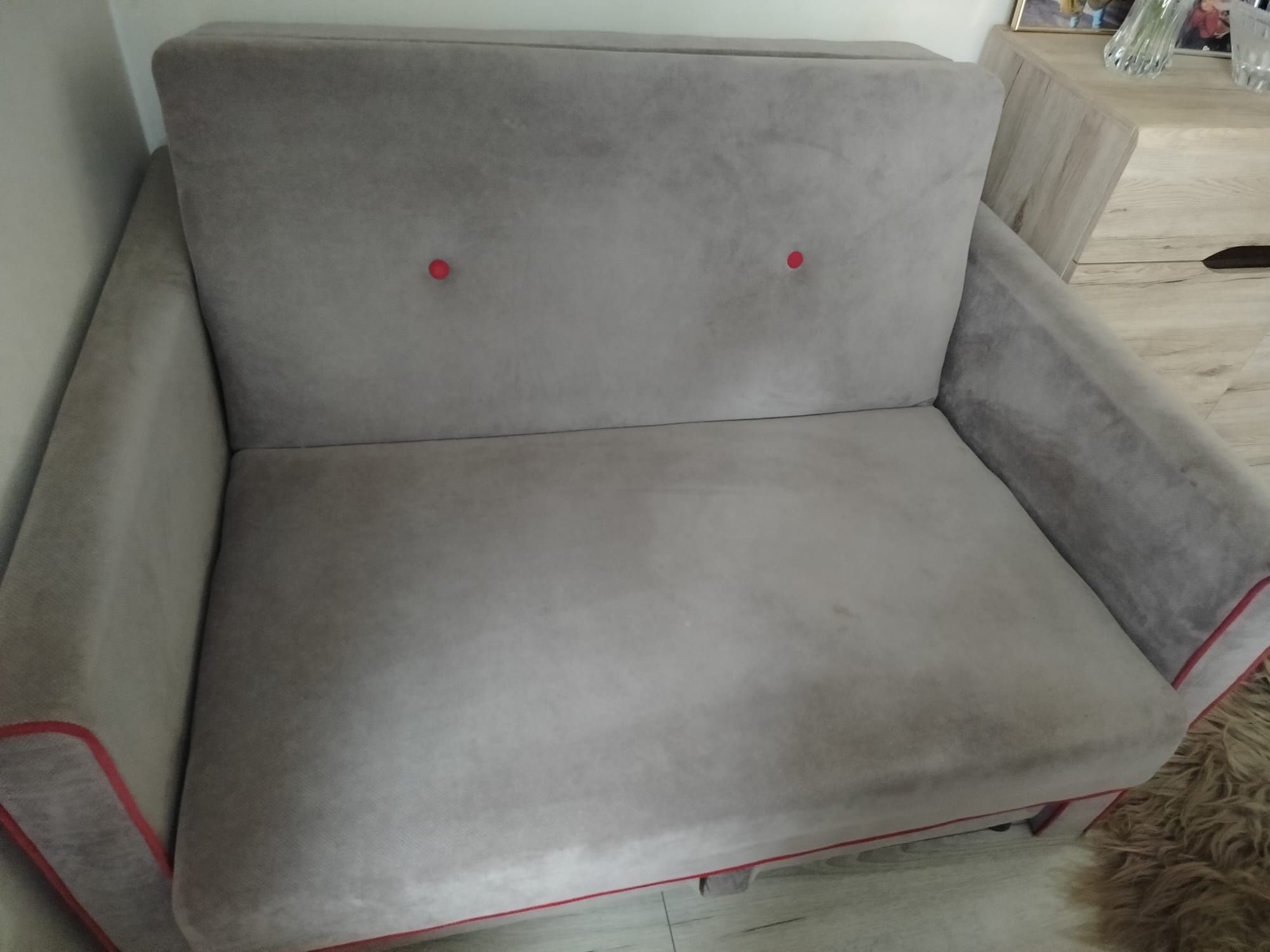 Sofa rozkładana z pojemnikiem