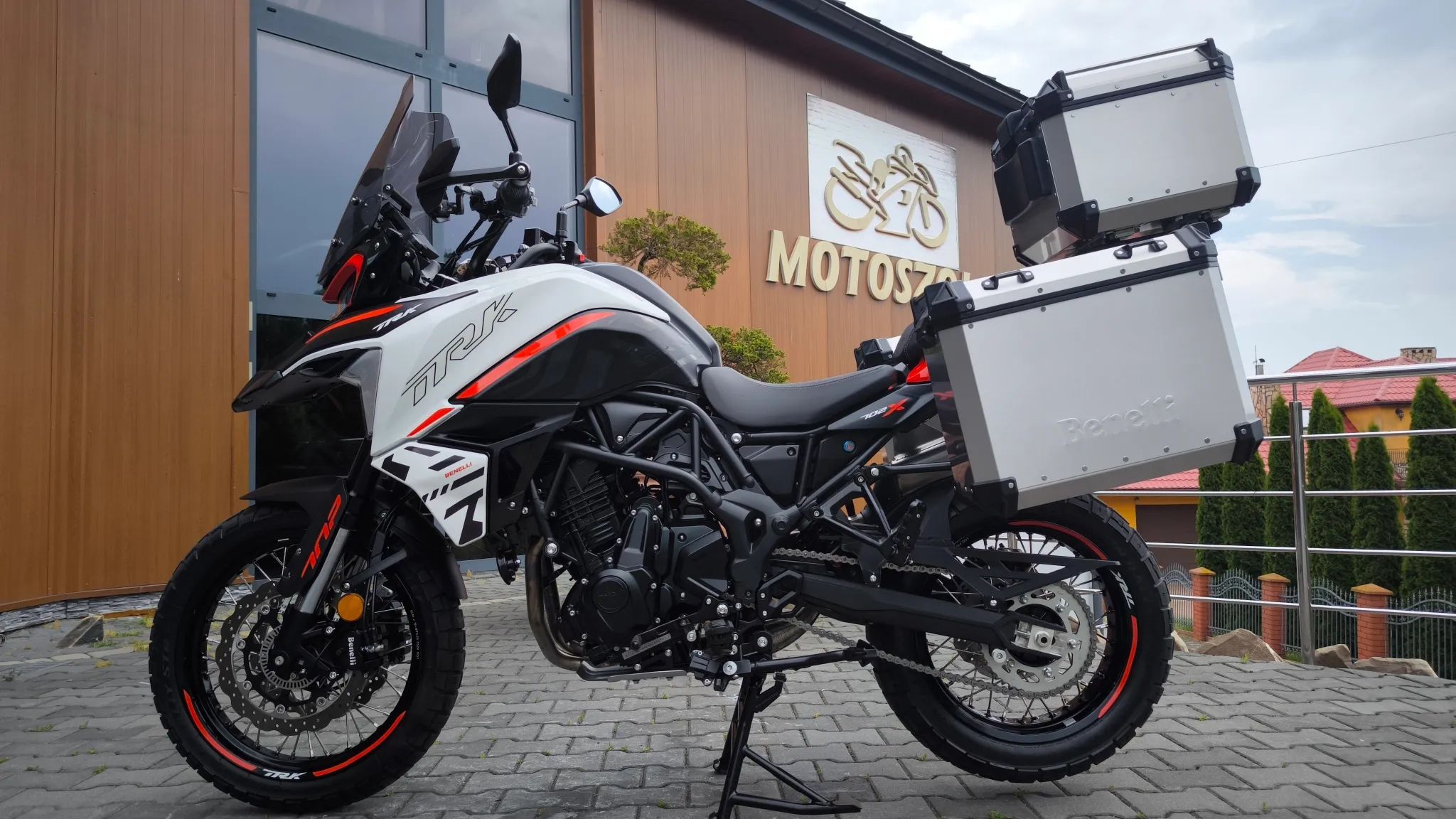 Benelli TRK 702X Trzy kufry 2024 rok BENELLI TRK 702 ABS dodatki jak nowy