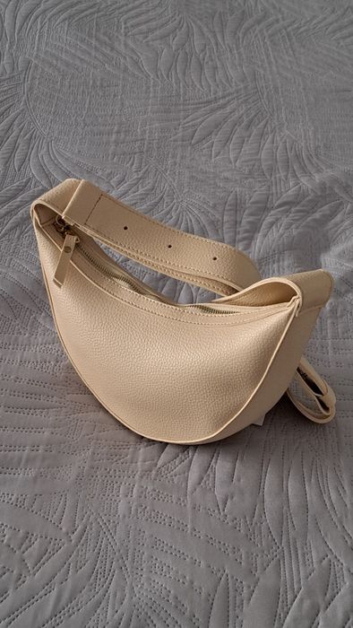 Бананка жіноча Lucky
Бананка жіноча Lucky Moon з еко-шкіри 
Бананка жі