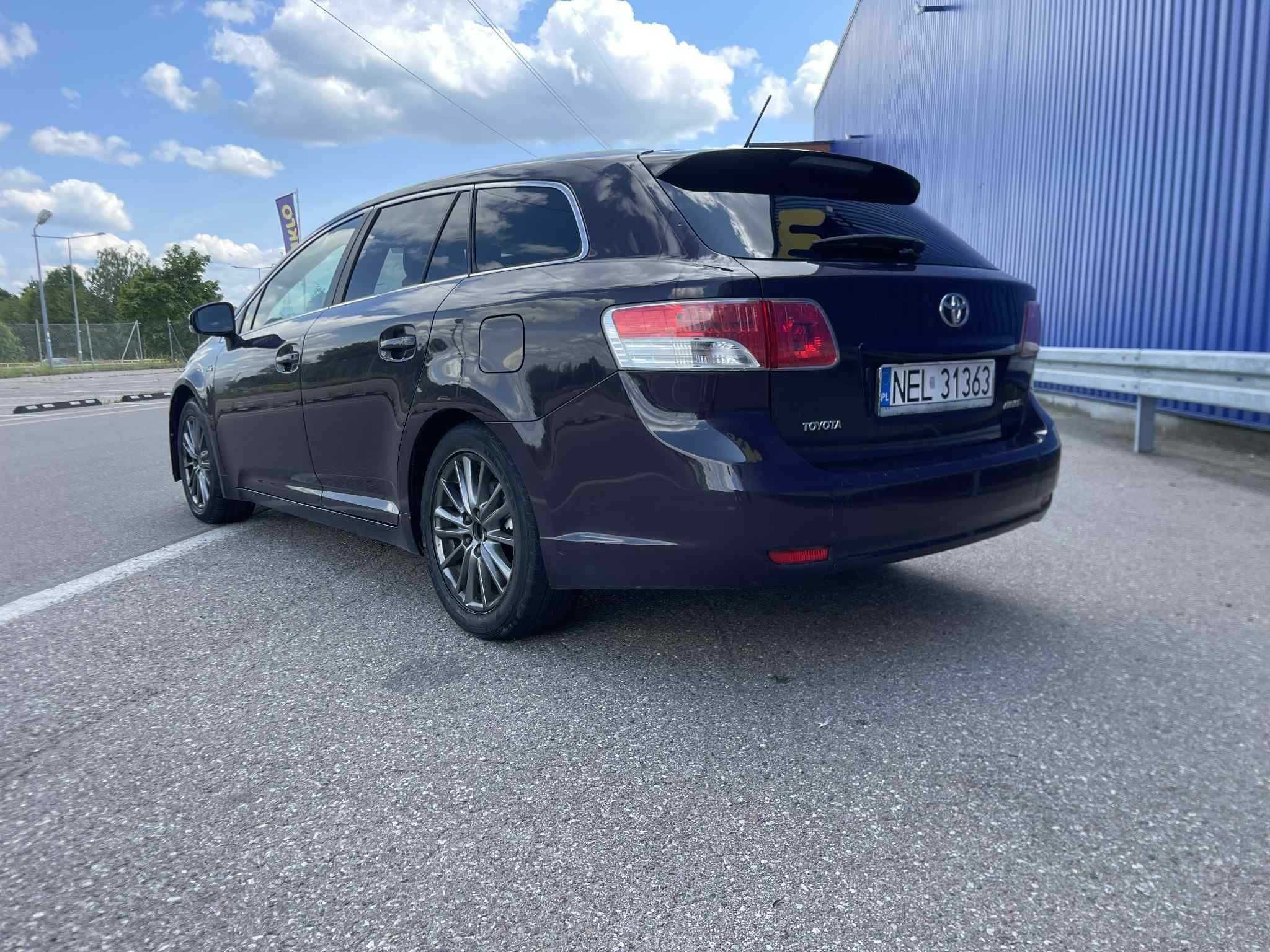 Toyota Avensis 2.2 D-CAT - Komplet Opon - Navi - Keyless go - Kombi