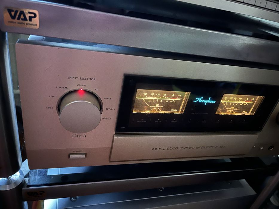 Wzmacniacz Accuphase E550