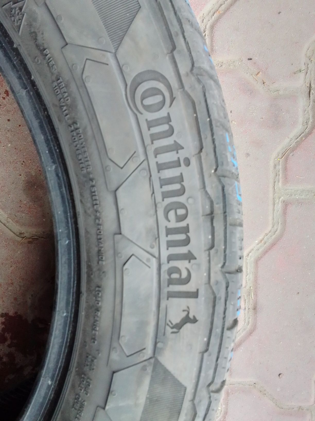 Opona zimowa 225/55r17C CONTINENTAL 2023r