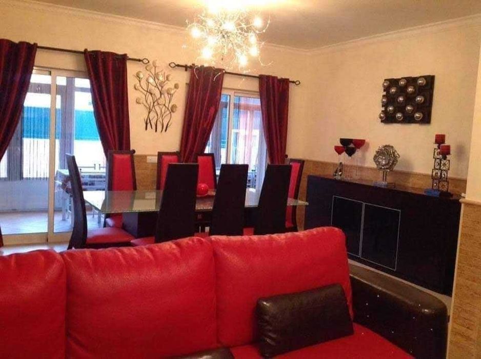 Moradia com piscina privada, 7 min. a pé da praia Armação de Pêra