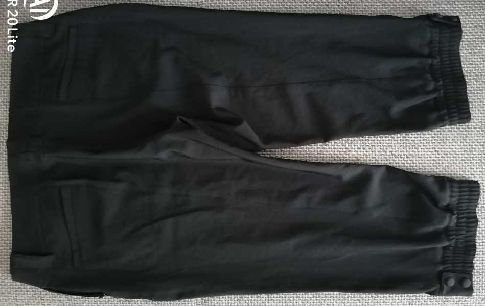 Spodnie sportowe 3/4 długości renomowanej amerykańskiej marki Oakley.