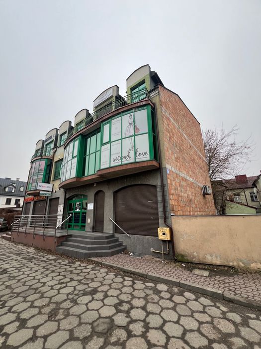 Budynek usługowy w centrum BEZPOŚREDNIO