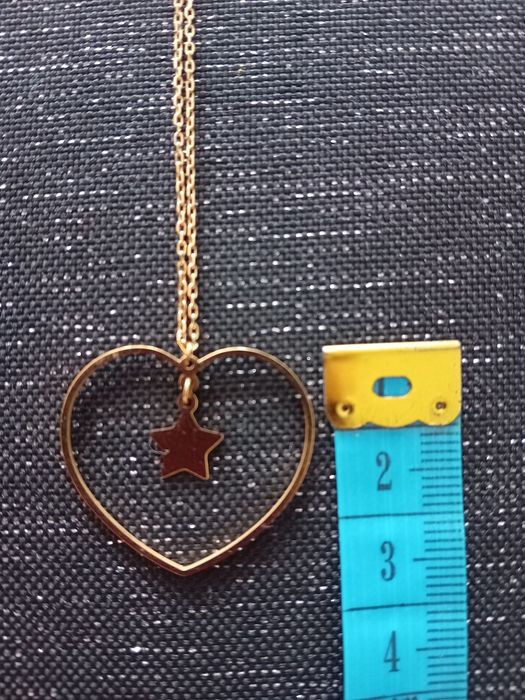 Naszyjnik dłuższy serce z gwiazdką.