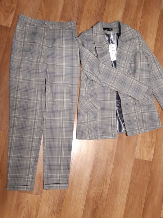 Стильный брючный костюм