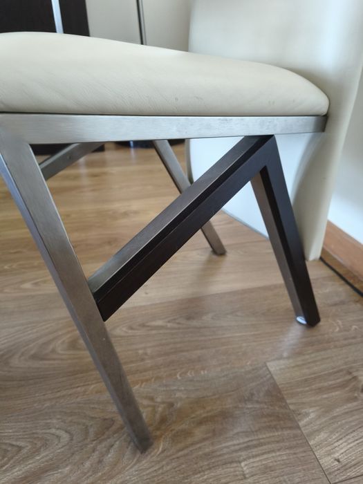 Vendo cadeiras de pele bege de sala