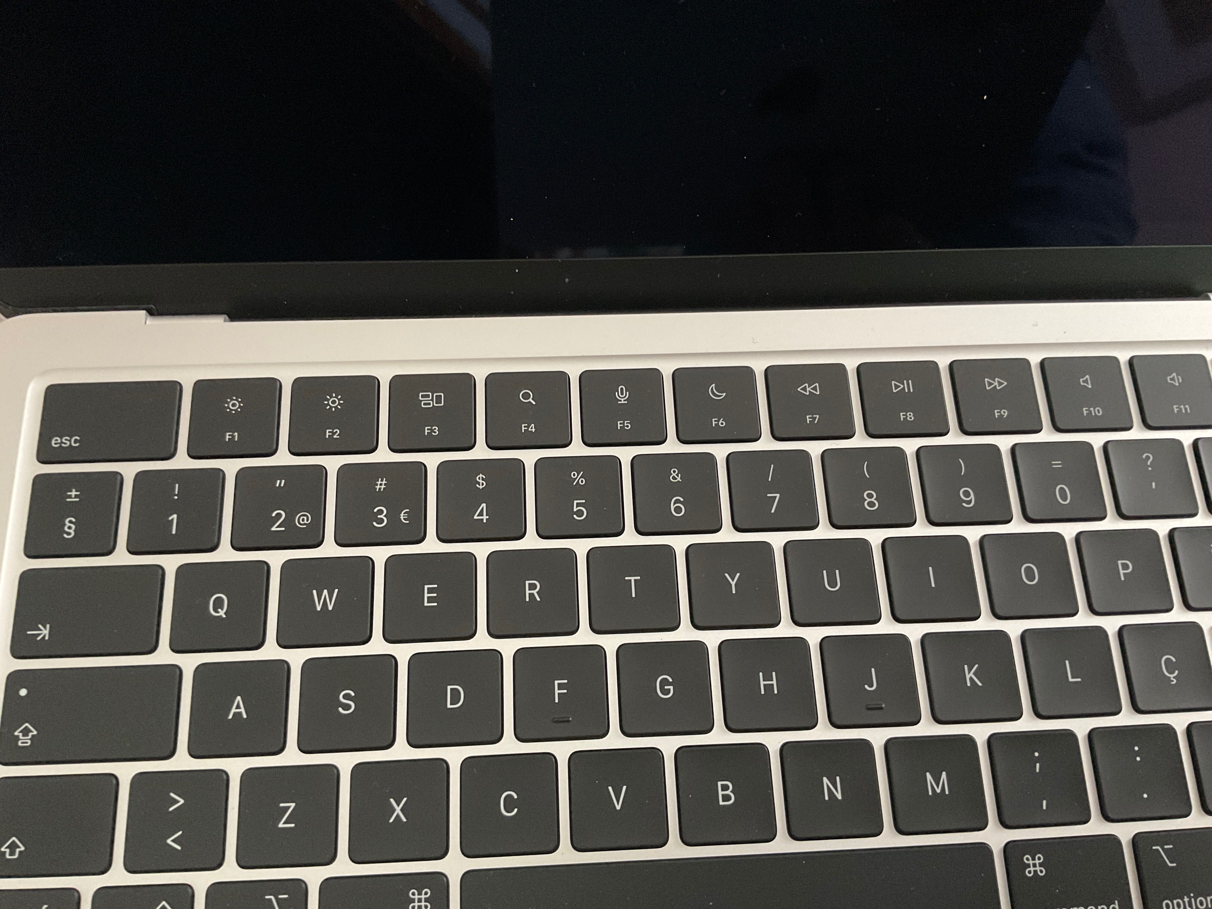 Mac air M2 de 2023 com apenas 8 ciclos de bateria