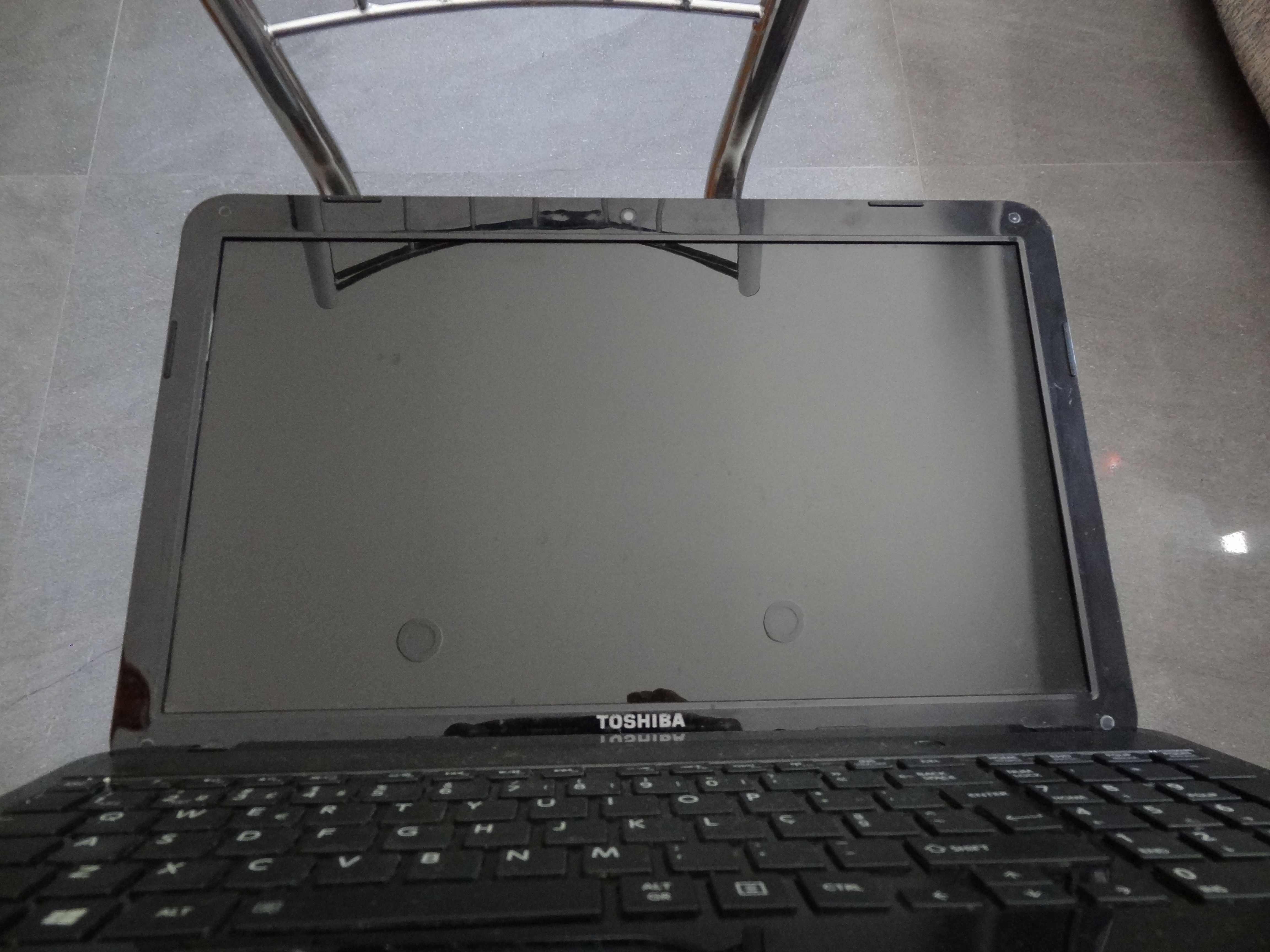 carcaça touchpad Toshiba L850, restantes peças sob consulta