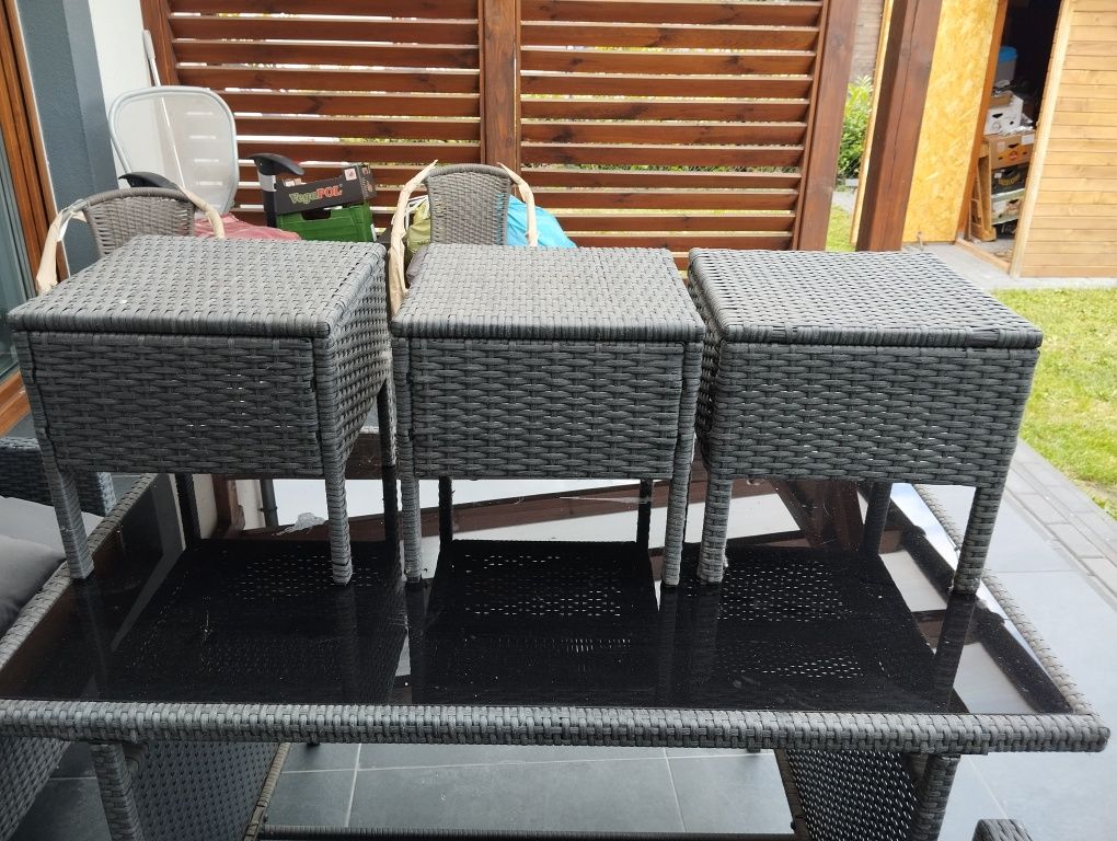 Ogrodowe rattanowe Puffy używane  3 sztuki