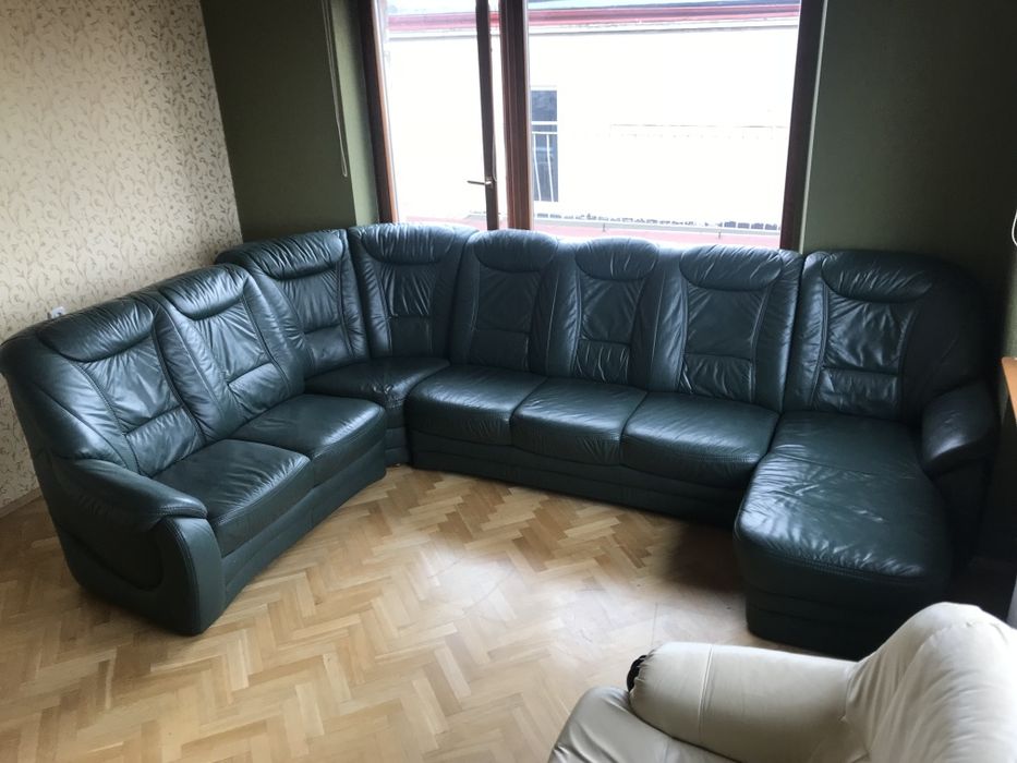 Duży narożnik skórzany w pięknym zielonym kolorze