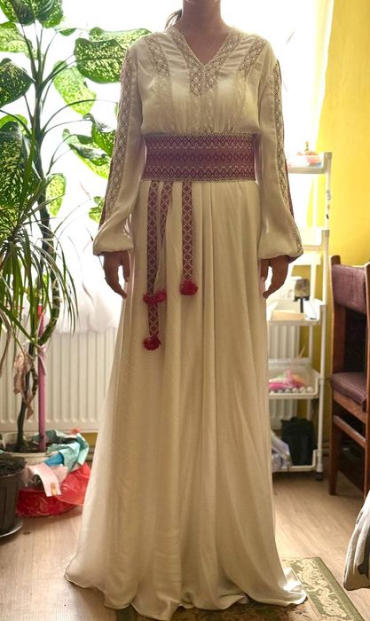 Продається вишите плаття.