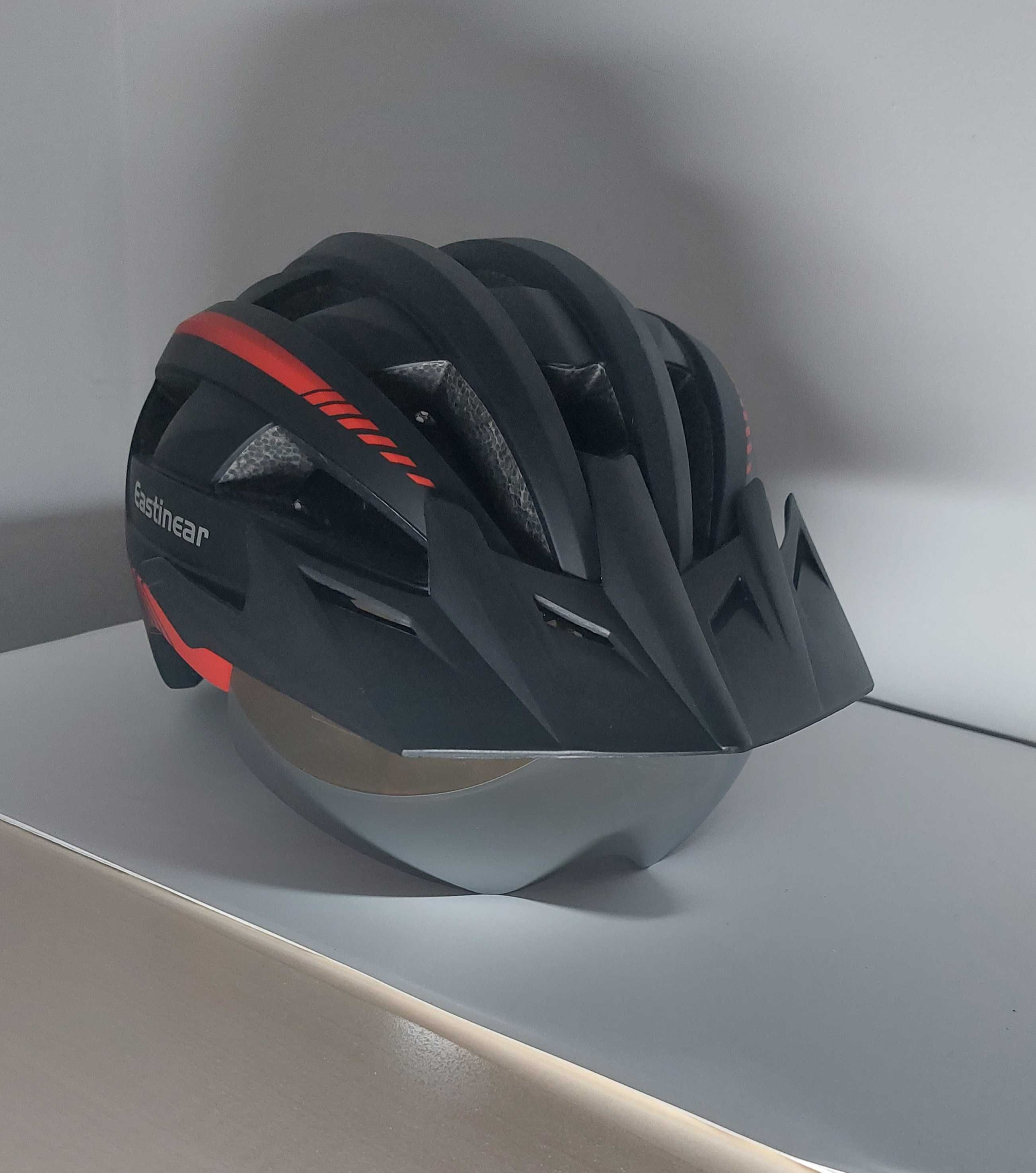 EASTINEAR Kask rowerowy LED, tylne światło do ponownego ładowania