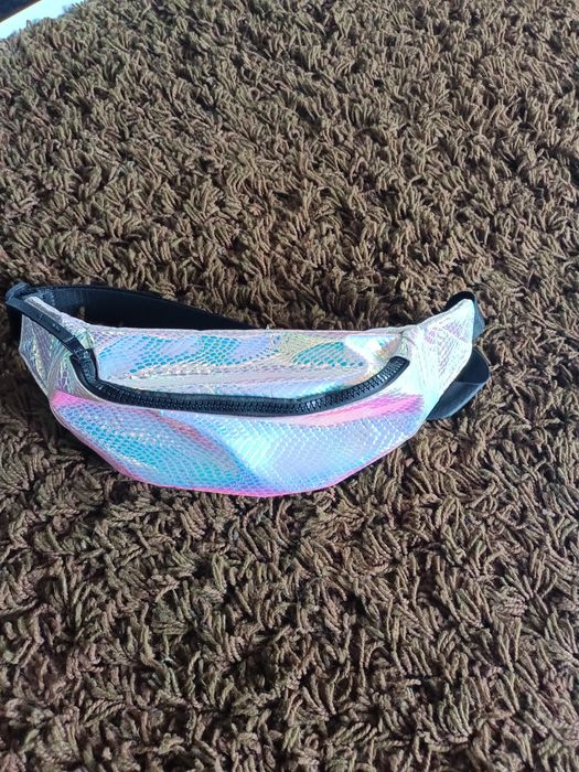 Używana nerka torebka Cropp tęczowa holograficzna