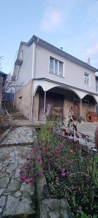 Продається частина будинку.