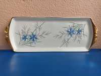 Torteira em porcelana C.F. Viana motivo flores azuis