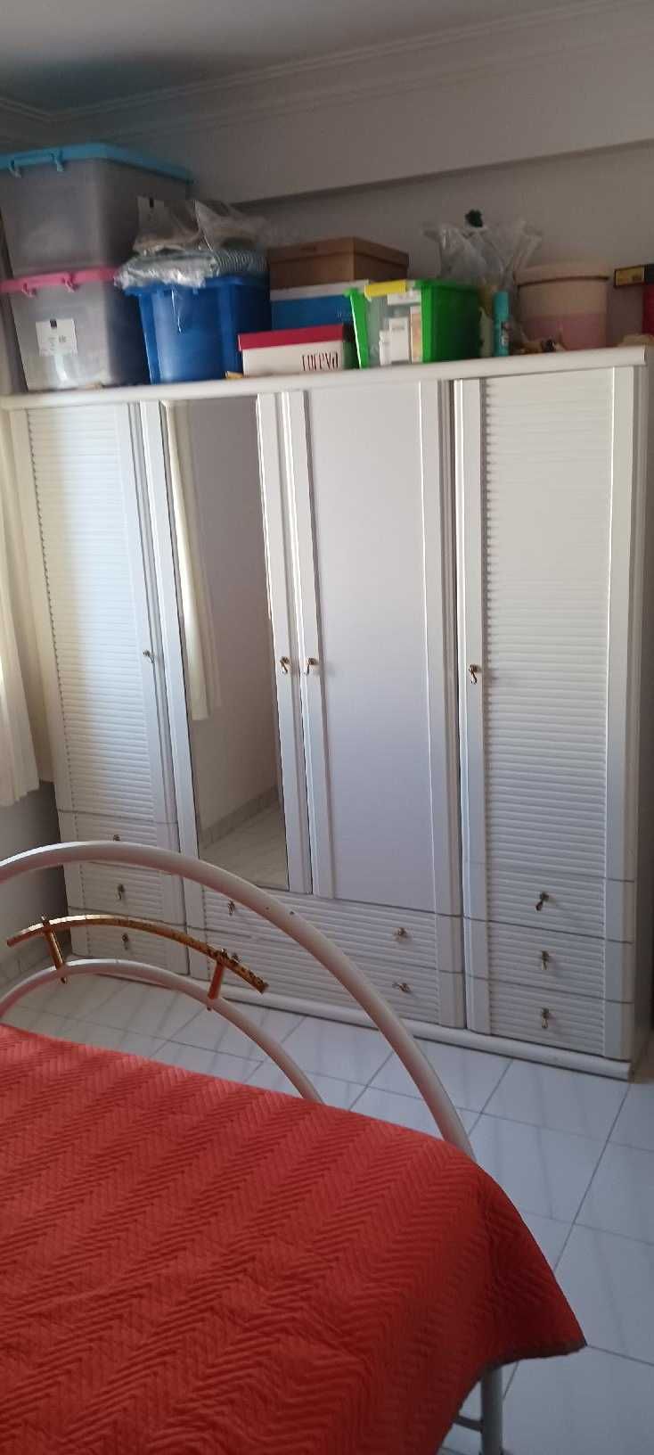 Quarto de casal branco