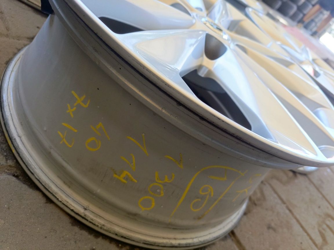 Felgi aluminiowe Nissan 7jx17 et40 5x114,3 Dacia Renault  Toyota