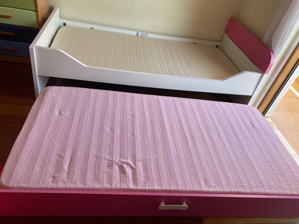 Cama dupla de solteiro