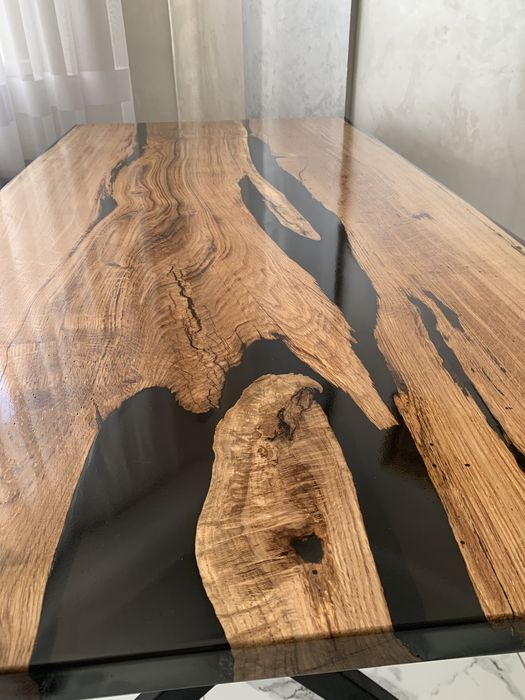 Стіл з епоксидної смоли