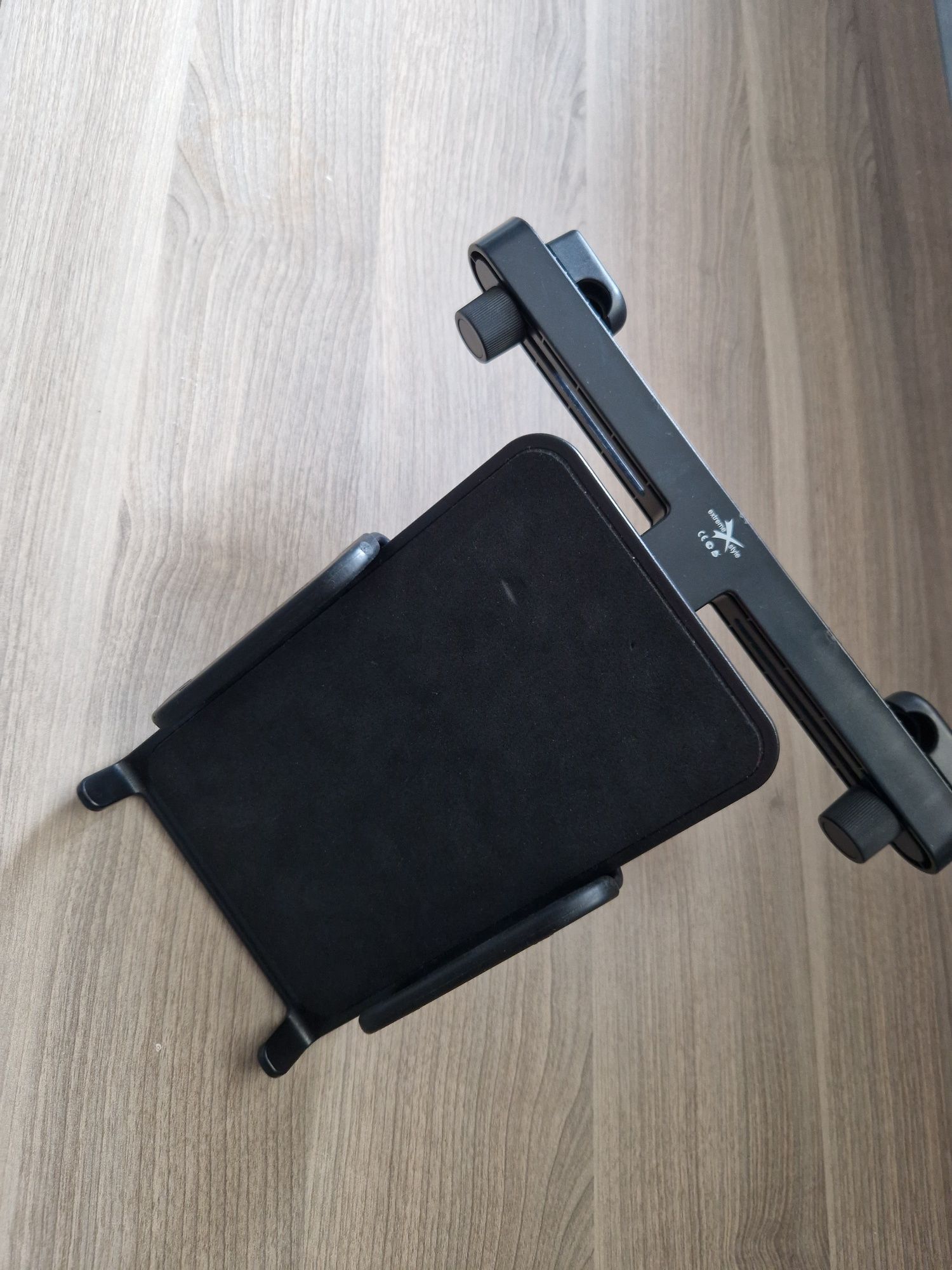 Uchwyt samochodowy na tablet telefon