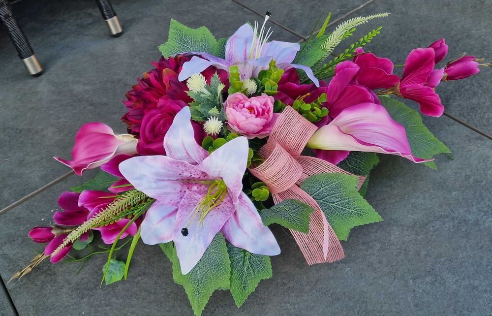 Kompozycja kwiatowa na grób cmentarz stroik ikebana Z166