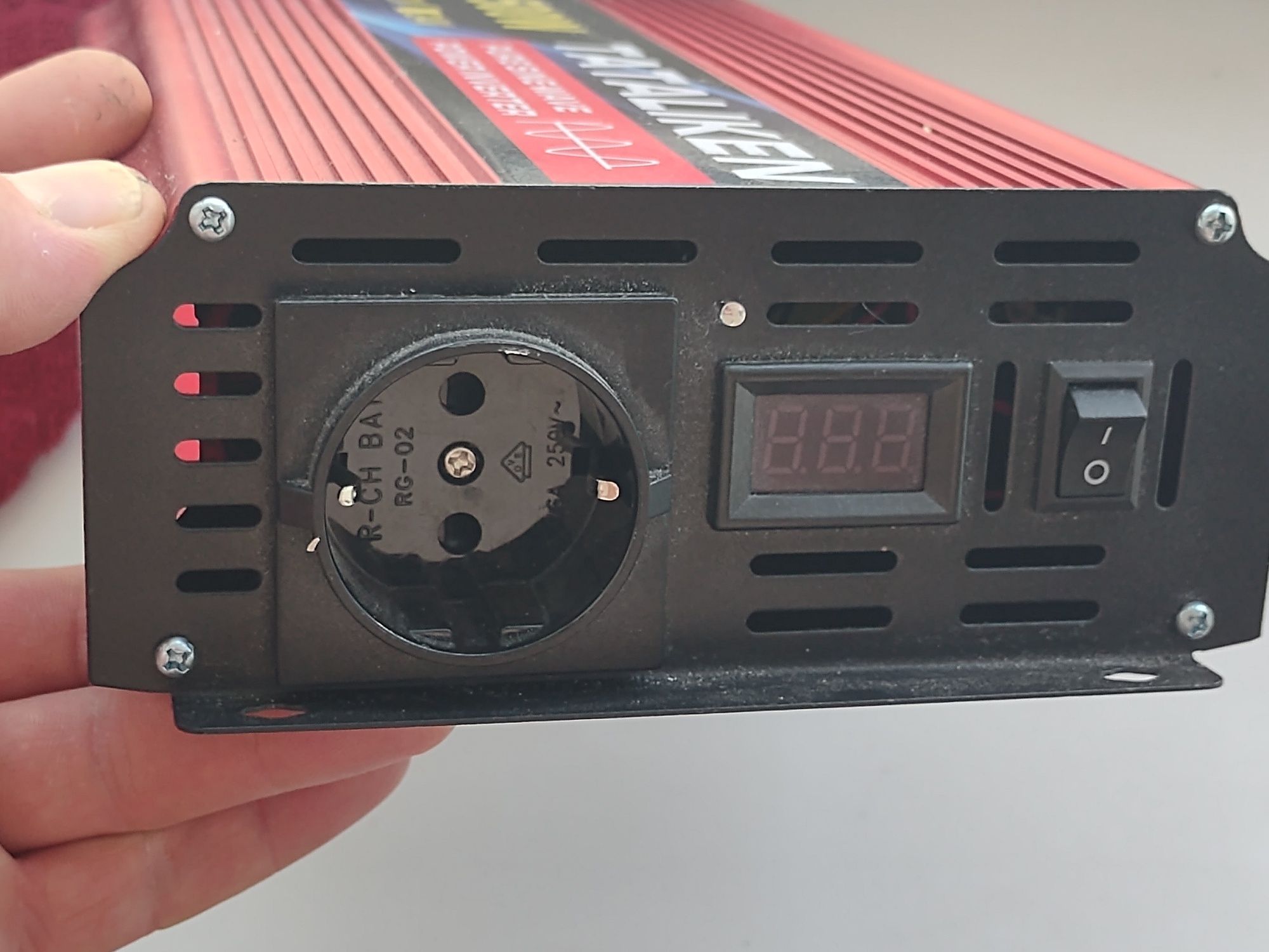 Інвертор 12-220v