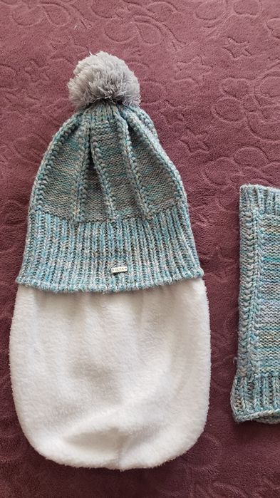 Продам шапочку із хомутом для дівчинки 4-6 років