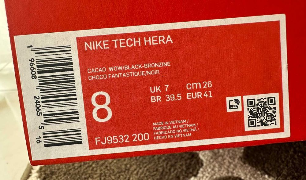 Ténis modelo Nike Tech Hera tamanho 41 castanhos homem sapatilhas