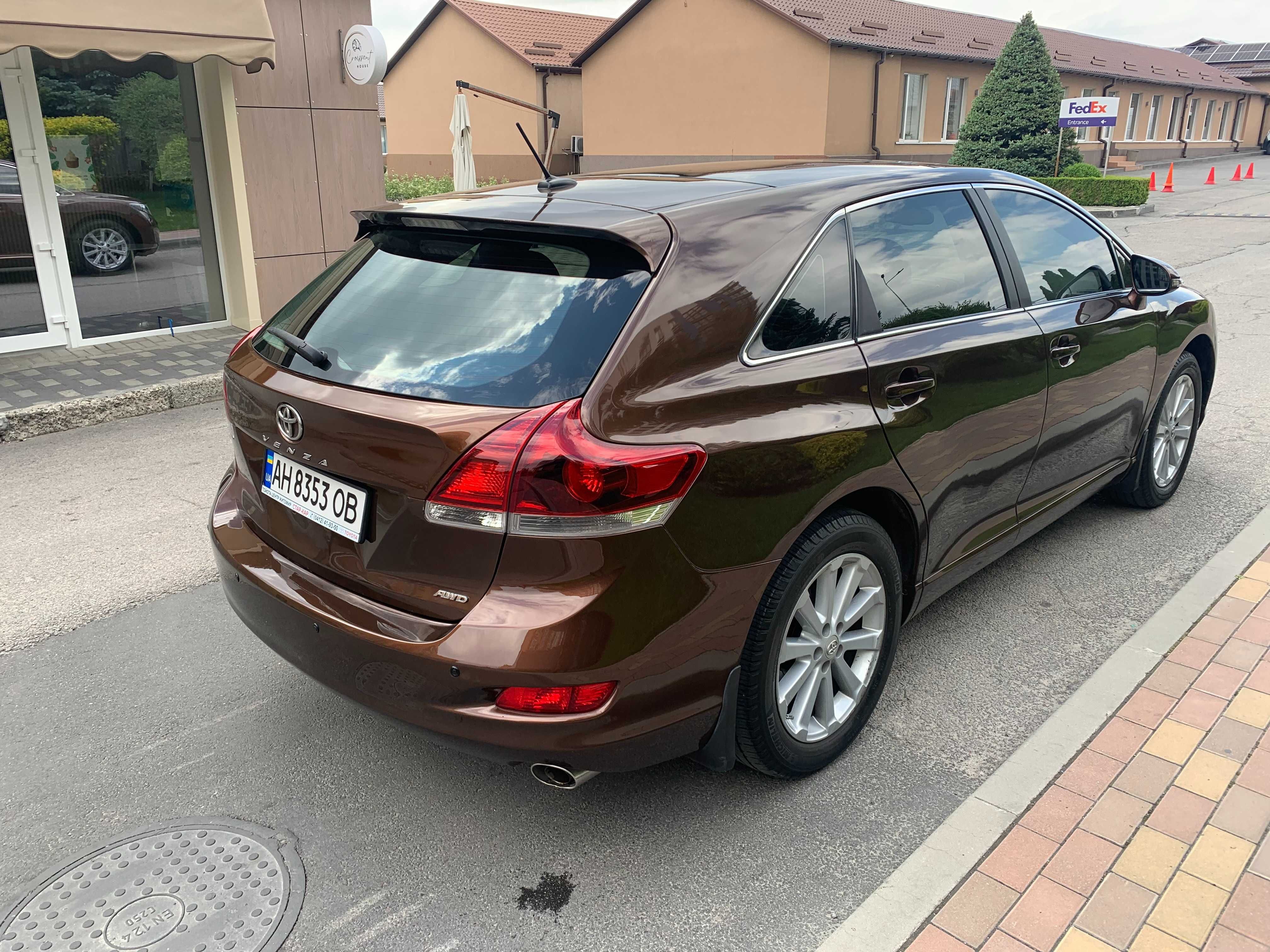 Официальная Тойта-Венза Премиум-4AWD-Газ-Италия!!!