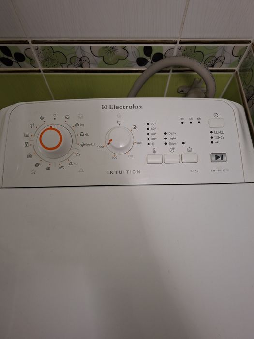 Стиральная машина Electrolux на 5,5 кгEWT10114w
